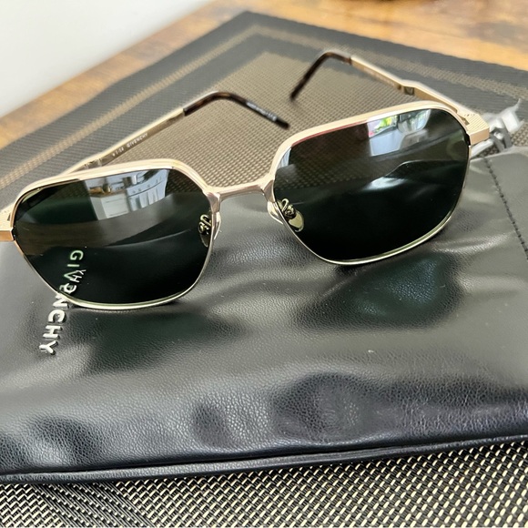 Givenchy Men's Sunglasses in Black and Gold - Picture 3 of 7